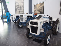 1960年代後半におけるランボルギーニ製トラクターの数々。山岳部や丘陵地が多いイタリアにふさわしい小さなサイズが当時好評を博した。今日でも生き延びている姿をたびたび目にする。フェルッチョ・ランボルギーニ博物館で。