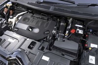 2リッターディーゼルターボユニットは400N・mという最大トルクが自慢。現代的な基準では音と振動は少し大きめ。