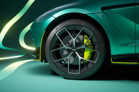 アストンマーティンが「DBX707 AMR24」を発表　F1マシンをモチーフに内外装をデザインの画像