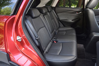 乗り心地を改善すべく、最新型ではシートのウレタン材も変更されている。写真は後席の様子。