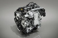 「SPCCI」という独自の燃焼技術により、ガソリンエンジンでありながらディーゼルエンジン並みの圧縮比を実現した「SKYACTIV-X」。複雑で高価なわりに恩恵が少なく、人気を得るには至らなかった。