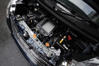 ターボモデルは新開発の1リッター直3ターボエンジン（最高出力98ps／最大トルク14.3kgm）を搭載する。
