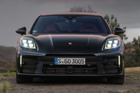 灯火類にはカメラやナビゲーションのデータ、車速に基づいて照射を自動制御する新開発の「マトリックスLEDヘッドライト」を採用。オプションで左右合計6万5000個以上のLEDチップを用いた「HDマトリックスLEDヘッドライト」も用意される。