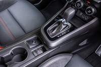 トランスミッションには、エンジン側に4つ、モーター側に2つのギアが組み込まれた「電子制御ドッグクラッチマルチモードAT」が採用される。動力を切れ目なく効率的に引き出せ、燃費の向上も実現するという。