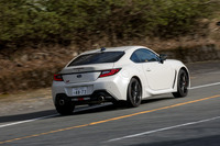 2021年のモデルチェンジで、AT仕様に「アイサイト」が採用された「BRZ」。それから2年遅れで、ようやくMT仕様にもアイサイトが組み合わされた。