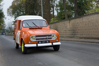 「ルノー4（キャトル）」
	1961年に登場した簡素な作りのFFハッチバック。安価で使い勝手がよかったことから、実用車として高い評価を受けた。映画に登場するフルゴネット仕様車は「カングー」の先駆け的存在でもある。