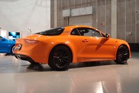 ホイールのデザインは3タイプ。「アトリエ アルピーヌ」での組み合わせはモデルにより異なり、例えば「A110S」で選べるのは「GTレース ブラック」（写真）のみとなる。