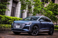 アウディの新型EV「Q4 e-tron」は、2022年1月に国内導入が発表された。クーペSUVの「Q4 e-tronスポーツバック」とともに同年秋以降に発売が予定されている。