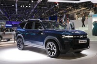 「ダチア・ビッグスター」。ルノーグループのダチアが2021年に公開した同名のコンセプトカーが、量産車となって登場。全長約4.6mで、ブランドのフラッグシップを担う。