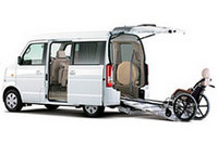 車いすで移動できるスズキの福祉車両、「エブリイ」「エブリイワゴン」に