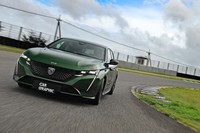 日本に上陸したばかりの新型「プジョー308」にサーキットで試乗。どのように進化しているのでしょうか。（photo：荒川正幸）