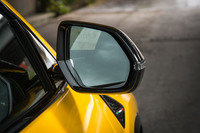 六角形のモチーフをドアミラーにも反映させる念の入れよう。