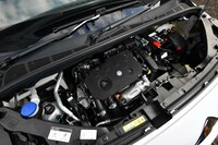 パワーユニットはスタンダードモデルと同じ1.5リッター4気筒ディーゼルターボエンジン。最高出力130PSと最大トルク300N・mを発生する。