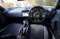 従来モデルから意匠が一新されたインストゥルメントパネルまわり。快適性を高めるために、新しい空調システムが採用されている。