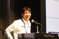 チーム代表と監督を兼任するStudieの鈴木康昭氏。
    