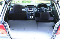 【スペック】「24V」（FF/4AT）：全長×全幅×全高＝4410×1750×1550mm/ホイールベース＝2625mm/車重＝1350kg/駆動方式＝FF/2.4リッター直4DOHC16バルブ（139ps/5500rpm、21.1kgm/3500rpm）/車両本体価格＝205.0万円（テスト車＝217.0万円：トノカバー＋フォグランプ＋マルチディスプレイステーション）