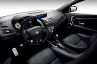 「メガーヌ ルノースポール トロフィーR」のインテリア。