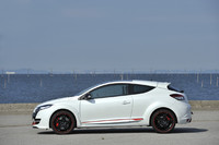 従来7色用意されたボディーカラーは、今回のマイナーチェンジで白（写真）、黒、グレー、黄の全4色へ。