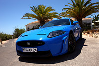 「XKR-S」専用のスタイリングは、ベース車同様、デザインディレクターのイアン・カラムが手がけたもの。数値流体力学を駆使し「機能を追い求めたフォルム」に仕立てられたという。