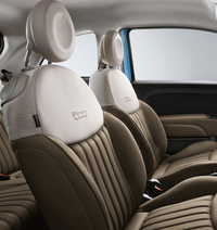 ポルトローナ・フラウのレザーシート。
    