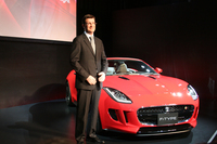 発表会では、ジャガー・ランドローバー・ジャパンのラッセル・アンダーソン代表取締役社長が登壇した。