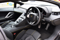 筆者は左ハンドル仕様に試乗したが、5台の中には珍しい右ハンドル仕様も含まれていた。