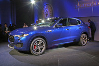マセラティが初のSUV「レヴァンテ」を発売の画像