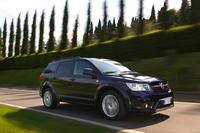 バイパス開通式でレンツィ首相が運転した「フィアット・フリーモント」の同型車。「ダッジ・ジャーニー」の姉妹車で、メキシコ工場で生産されている。