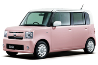 ツートンカラーは「ナチュラルカラー（マスカットグリーンメタリック×パールホワイトIII）」「フレッシュカラー（ミストブルーマイカメタリック×パールホワイトIII）」「スウィートカラー（ムースピンクパール×パールホワイトIII）」の全3種類。
    