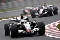 F1 2005】第16戦ベルギーGP、ライコネン6勝目で首の皮一枚、アロンソは