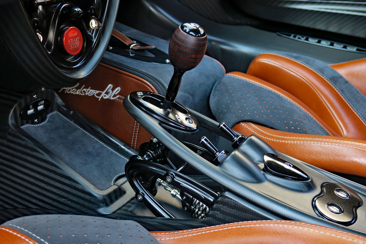 パガーニ・ウアイラ ロードスターBC（センターコンソール）