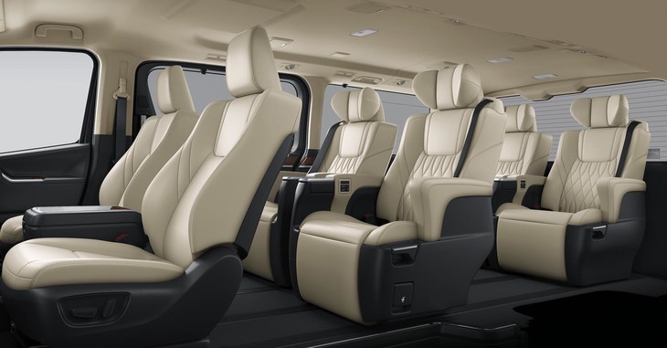 6人乗り仕様「グランエース プレミアム」のインテリア。