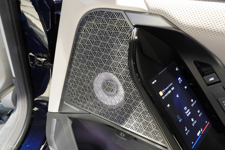 BMW i7 M70 xDrive（リアドアスピーカー）