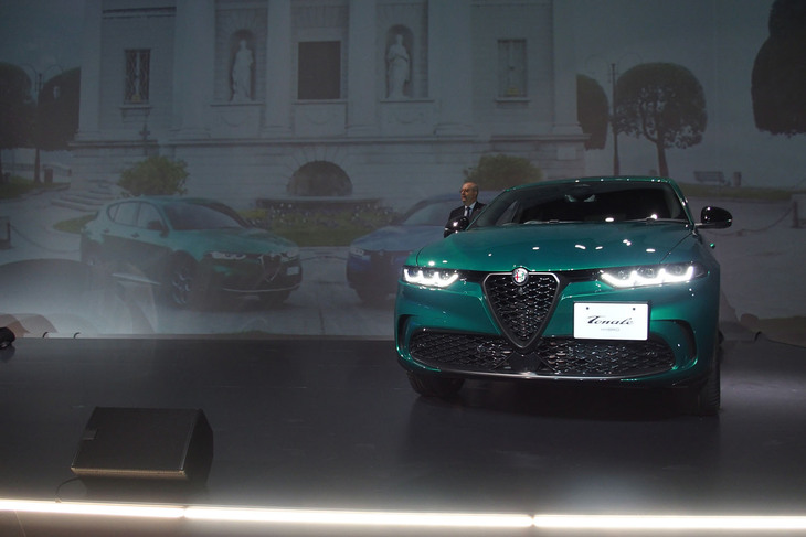 アルファ・ロメオ・トナーレ（フロントビュー）