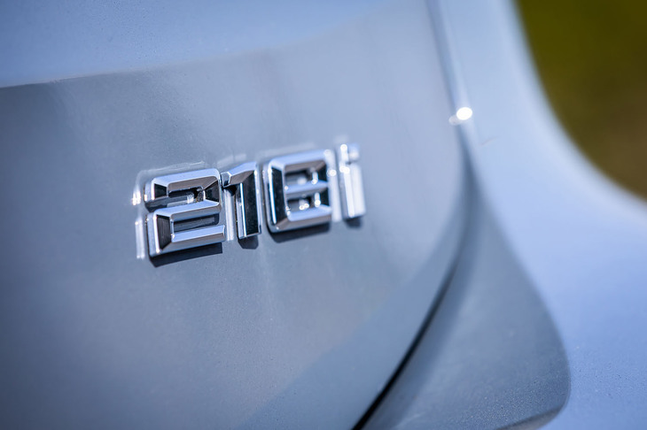 「2シリーズ アクティブツアラー」には落ち着いたラグジュアリー志向の「エクスクルーシブ」と、スポーツ志向の「Mスポーツ」という2つのグレードが設定されている。ガソリンとディーゼル、どちらのエンジン搭載車でもこの2つからグレードを選択できる。