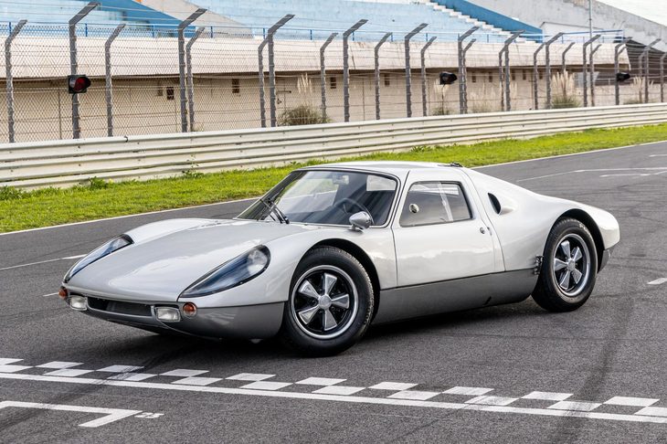 式場壮吉が第2回日本グランプリに持ち込んだ「ポルシェ904カレラGTS」。1963年秋に登場したばかりの最新のレーシングスポーツモデルだった。