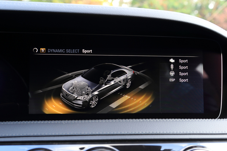 走行モードを変更することにより、エンジンや足まわり、ステアリング、ESPの特性が変化する。