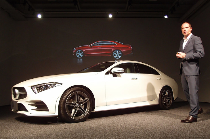 乗用車のエクステリアデザインを統括するロバート・レズニック氏。メルセデスのデザイン改革を主導する人物である。