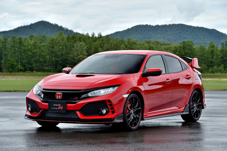 ボディーカラーは「チャンピオンシップホワイト」「クリスタルブラック・パール」「フレームレッド」（写真）、そして「ブリリアントスポーティブルー・メタリック」の4色が設定されている。