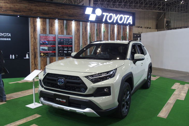 アフターパーツでアウトドアテイストを表現したという「トヨタRAV4 PHEV-ADVENTURE」。