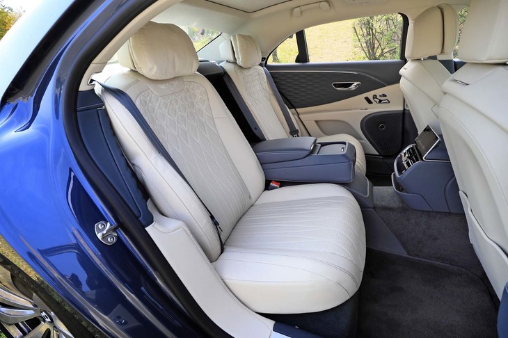 後席空間は広々としているが、“もてなされている感”という点では「ミュルザンヌ」に分があるように感じた。