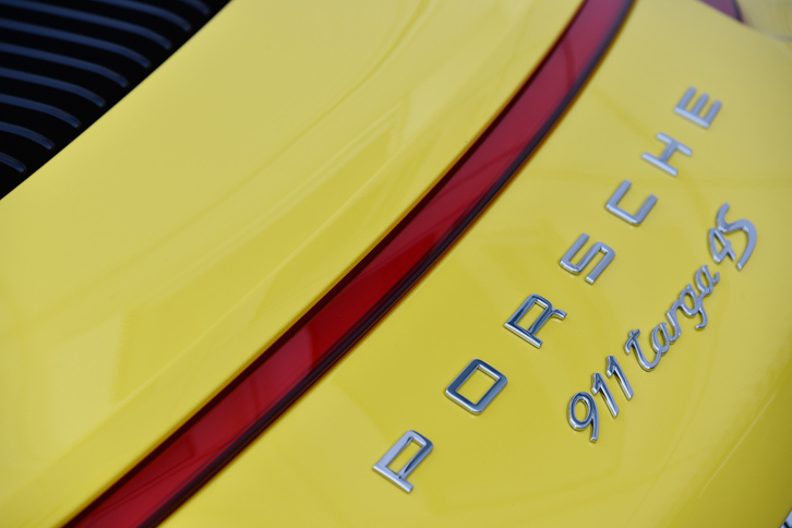 「911タルガ」に設定されるグレードは4WDの「タルガ4」と「タルガ4S」のみ。2WDのモデルは用意されていない。