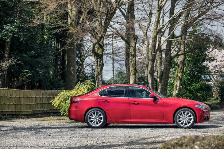 
	ディーゼル版「アルファ・ロメオ・ジュリア」の国内販売は、ガソリンエンジン搭載車の導入から1年半後の2019年4月にスタートした。
	