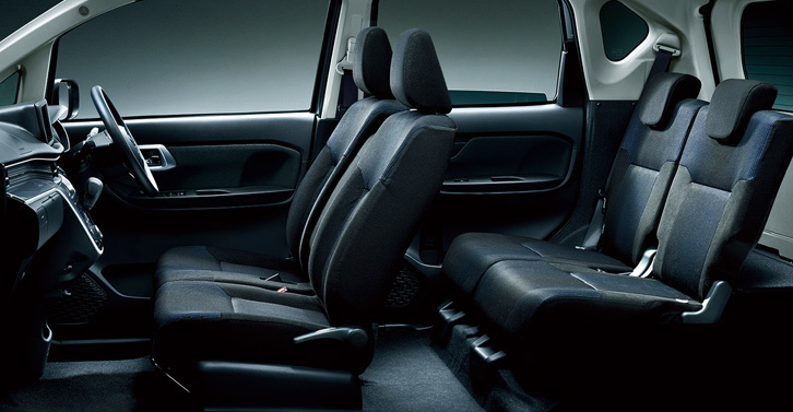 「ステラカスタムF」のシート。