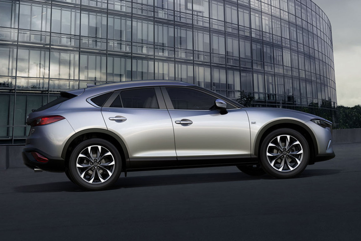 2016年4月の北京モーターショーで世界初公開された「CX-4」は、クーペらしいスタイリングが特徴。低重心ボディーがもたらす操縦安定性も自慢だった。