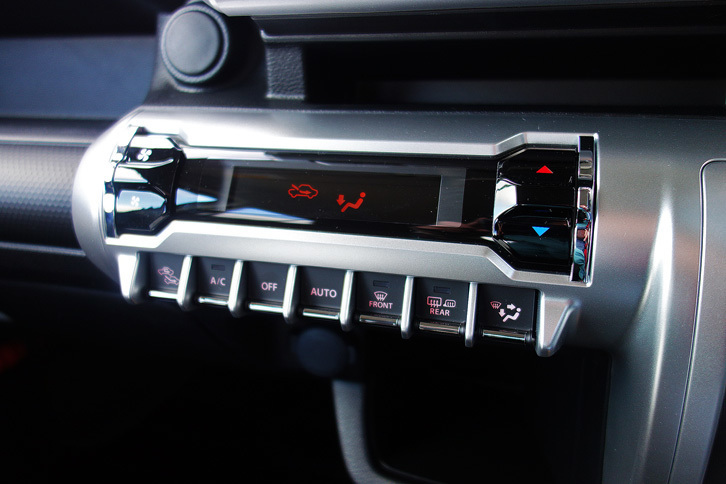 スズキ・クロスビー ハイブリッドMZ（エアコンの操作パネル）