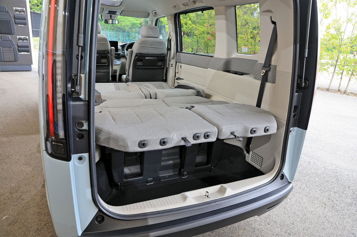 新型「ホンダ・ステップワゴン」取材会場の様子（カットモデル）