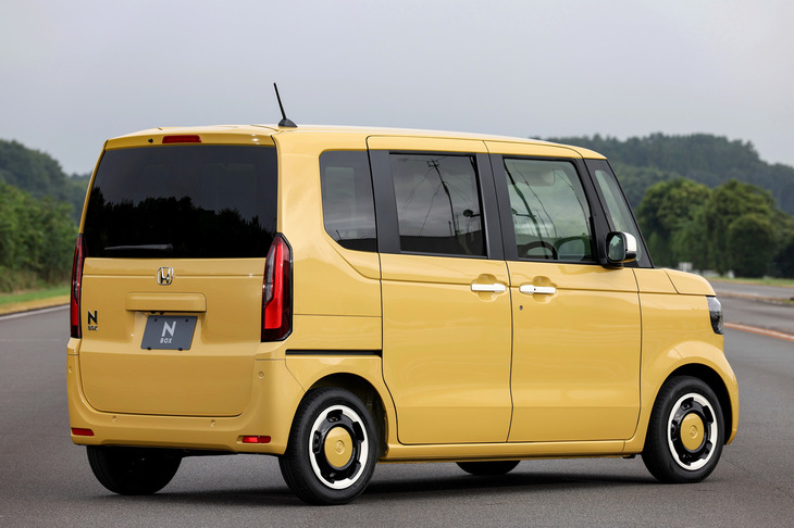 3代目となる新型「ホンダN-BOX」。車両骨格は従来型から受け継ぎつつ、乗り心地や静粛性の改善、安全性の向上、装備の拡充などが図られた。