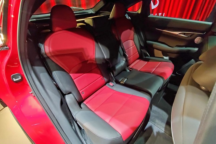 インフィニティQX55（リアシート）