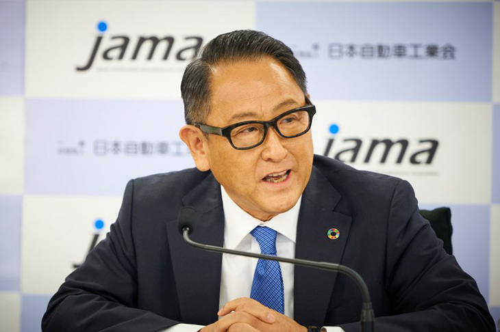 2021年9月におこなわれた日本自動車工業会の記者会見で、当時自工会会長だった豊田章男トヨタ会長（同会見時は社長）が「敵は炭素（カーボン）、内燃機関ではない」と発言して話題となった。